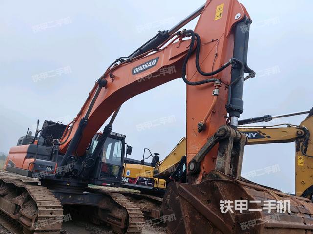 斗山DX520LC-9C挖掘機