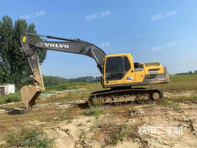 沃尔沃EC210D挖掘机