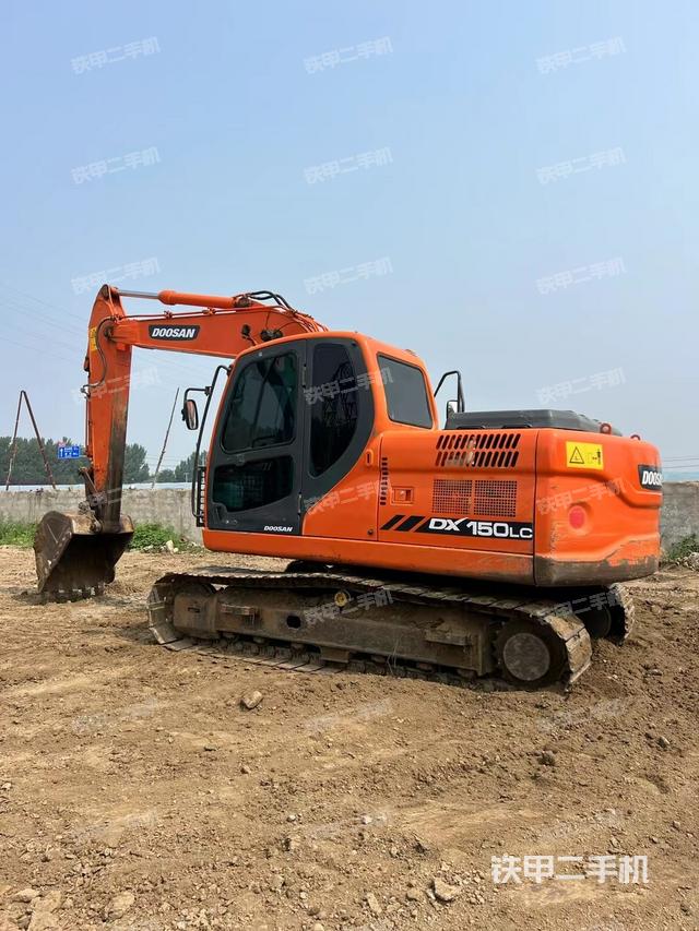 斗山DX150LC挖掘机