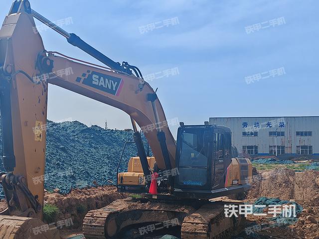 三一重工SY245H挖掘机