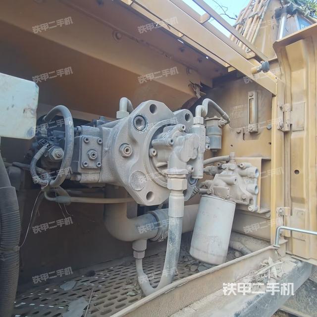 液壓泵斜45?右(大件艙室) 液壓泵斜45?右(大件艙室)