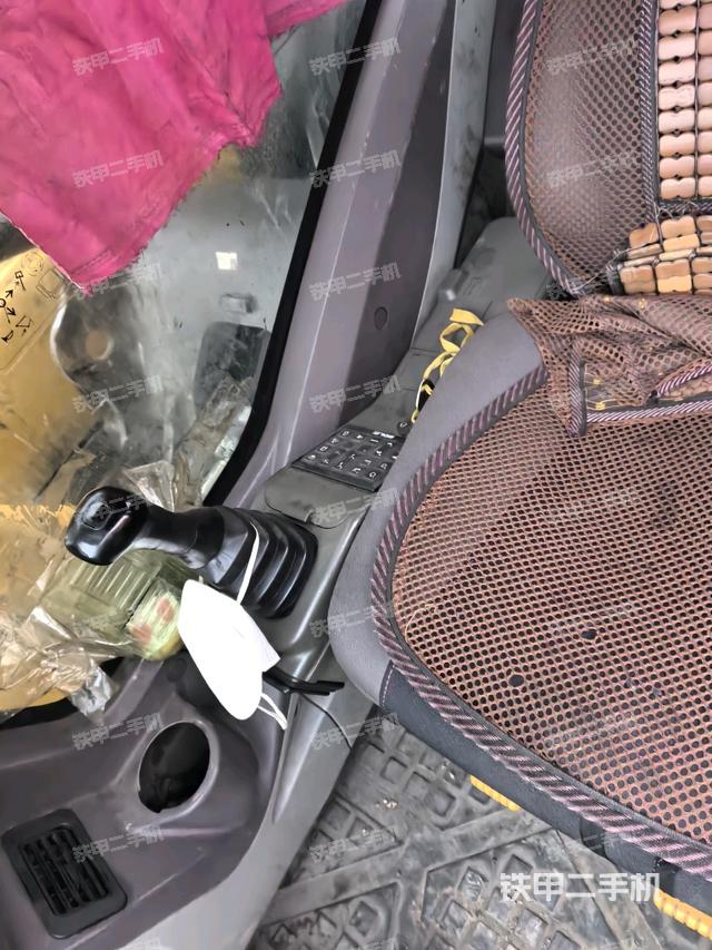 座椅后部(驾驶室部分) 座椅后部(驾驶室部分)