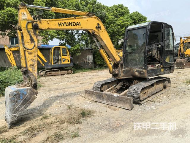 現(xiàn)代R55-7挖掘機
