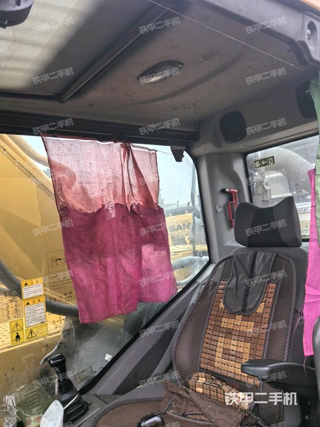 显示屏 (驾驶室部分) 显示屏 (驾驶室部分)