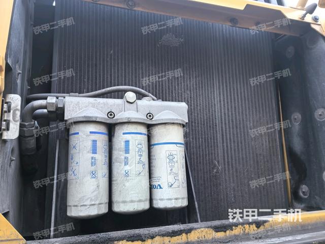 散热器正面(大件舱室) 散热器正面(大件舱室)