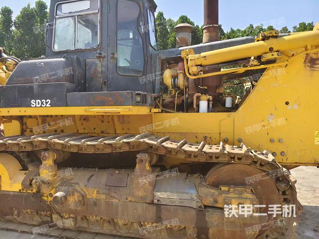山推SD32标准型推土机