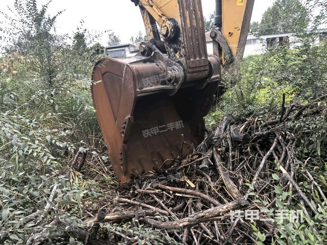 大臂油缸整体 竖拍(工作和回转装置) 大臂油缸整体 竖拍(工作和回转装置)