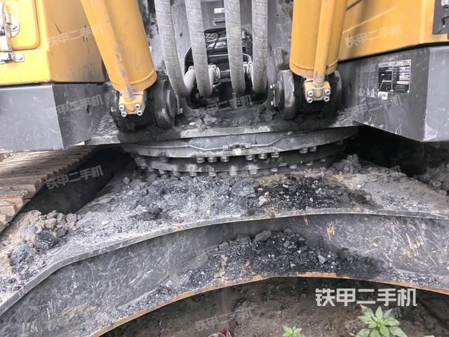 大臂根部 斜视(工作和回转装置) 大臂根部 斜视(工作和回转装置)