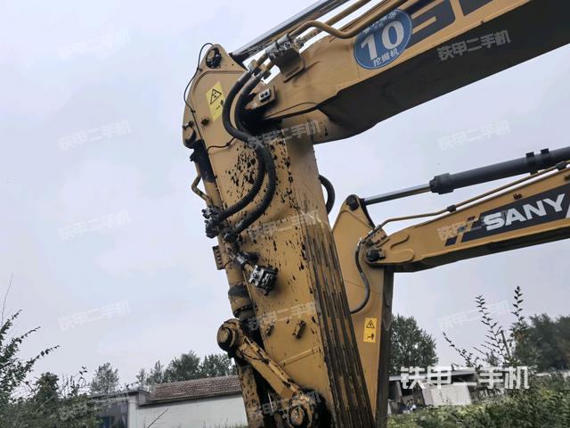 小臂整体左后(工作和回转装置) 小臂整体左后(工作和回转装置)