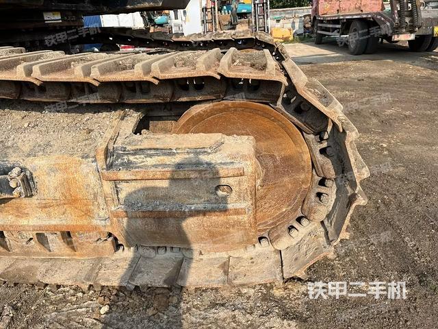 右側(cè)行走馬達(dá)蓋板(行走機(jī)構(gòu)) 右側(cè)行走馬達(dá)蓋板(行走機(jī)構(gòu))
