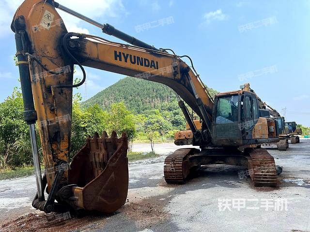 現(xiàn)代R350LVS挖掘機(jī)