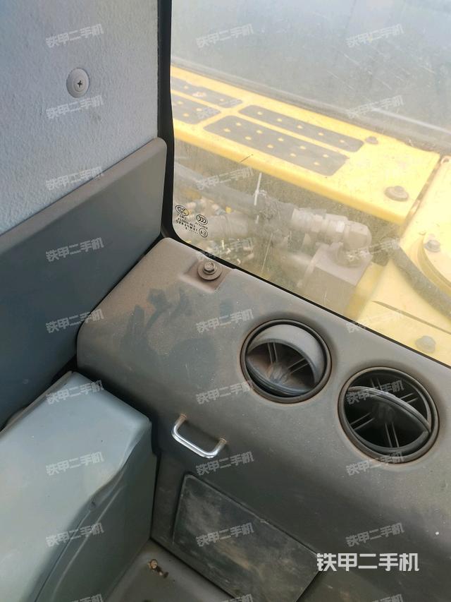 后窗玻璃角标（驾驶室部分）