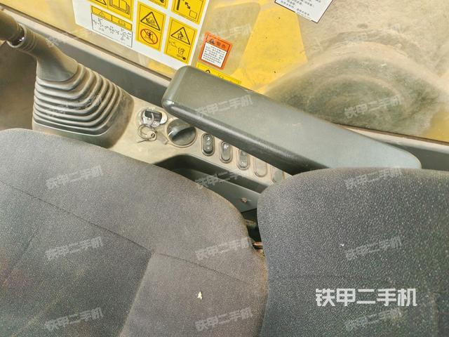 座椅右侧控制台/钥匙门/油门/含右手柄（驾驶室部分）