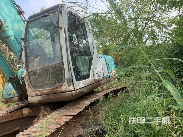 神钢SK210LC挖掘机