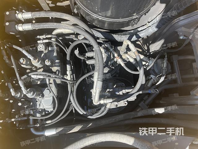 回转马达和主控阀（整机外观）