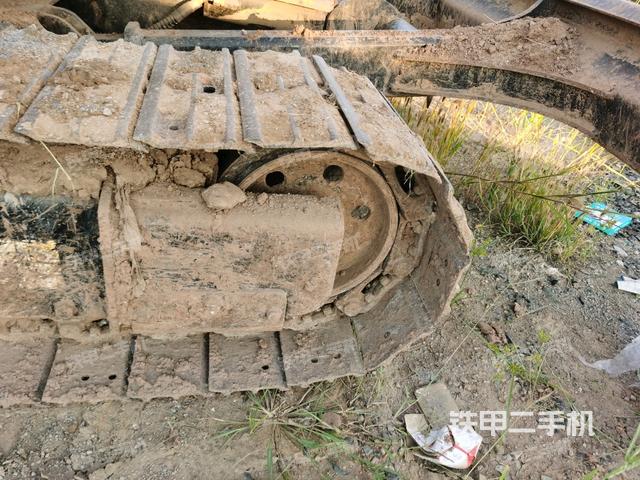 鏟斗右后整體(工作和回轉(zhuǎn)裝置) 鏟斗右后整體(工作和回轉(zhuǎn)裝置)