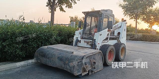 福威重工WS85滑移装载机