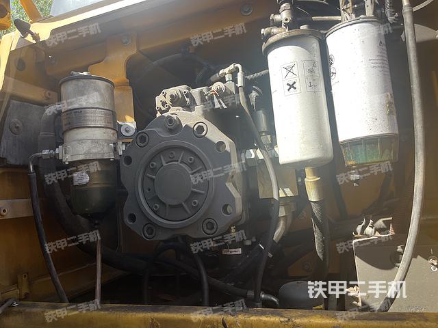 液压泵舱室正面整体(整机外观) 液压泵舱室正面整体(整机外观)