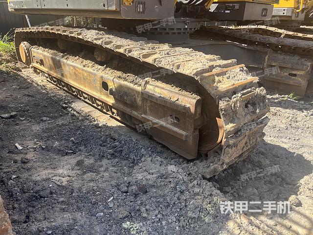 单侧履带整体(整机外观) 单侧履带整体(整机外观)