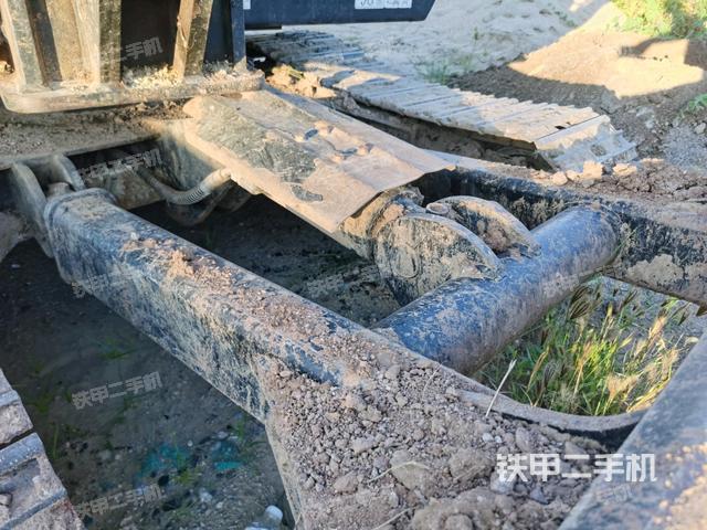 轉(zhuǎn)盤和下車架正前(工作和回轉(zhuǎn)裝置) 轉(zhuǎn)盤和下車架正前(工作和回轉(zhuǎn)裝置)