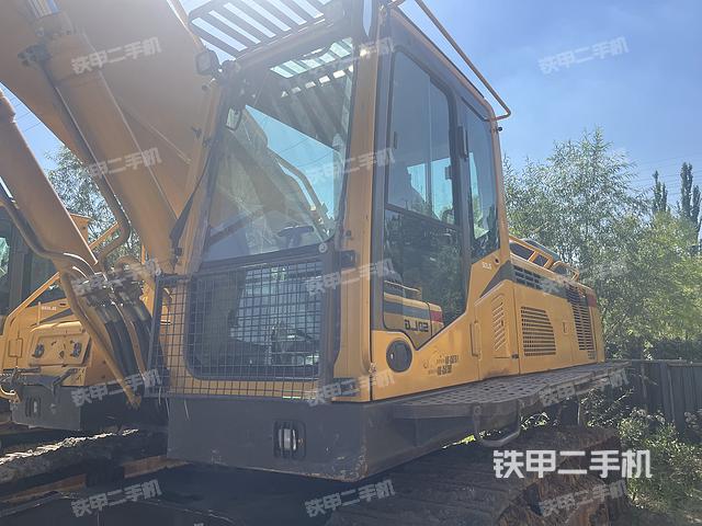 驾驶室整体(整机外观) 驾驶室整体(整机外观)