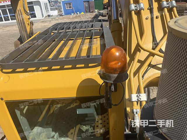 驾驶室顶部(整机外观) 驾驶室顶部(整机外观)