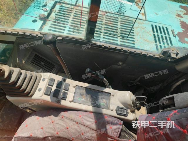 座椅右側(cè)控制臺/鑰匙門/油門/含右手柄（駕駛室部分）