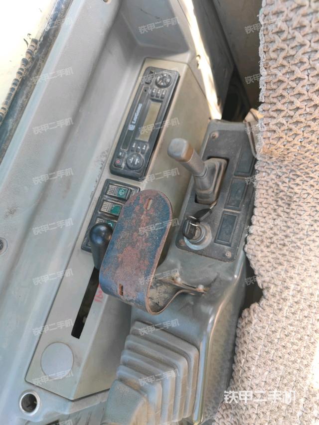 座椅左側(cè)控制臺(tái)/音響/含左手柄（駕駛室部分）