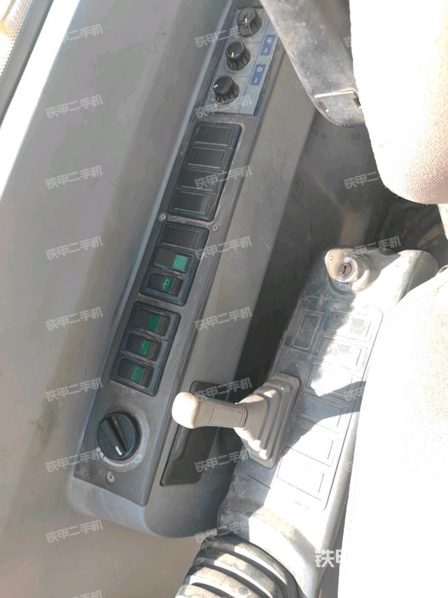 座椅左側(cè)控制臺(tái)/音響/含左手柄（駕駛室部分）