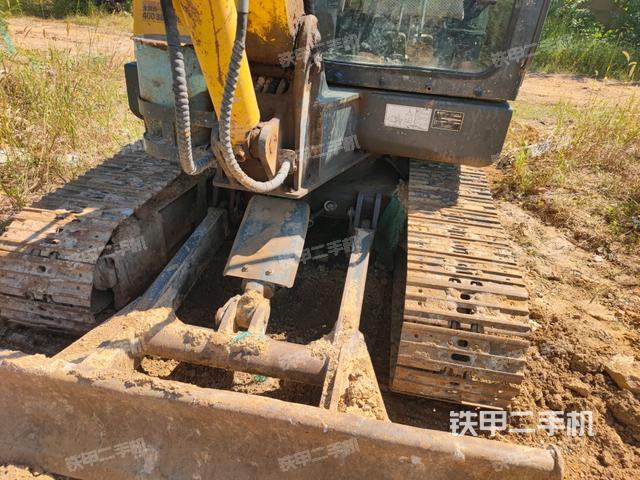 轉(zhuǎn)盤和下車架正前（工作和回轉(zhuǎn)裝置）