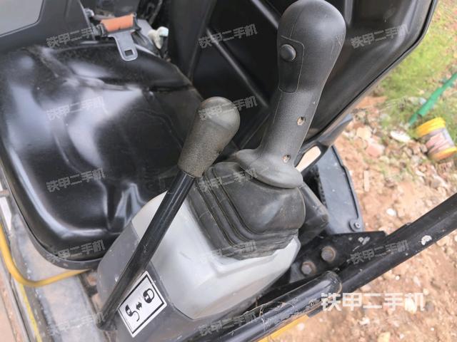 座椅左侧控制台/音响/含左手柄（驾驶室部分）