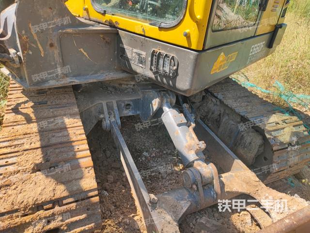 轉(zhuǎn)盤和下車架正前（工作和回轉(zhuǎn)裝置）