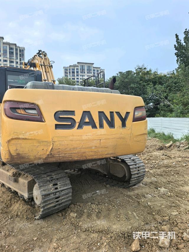 三一重工SY215C挖掘机