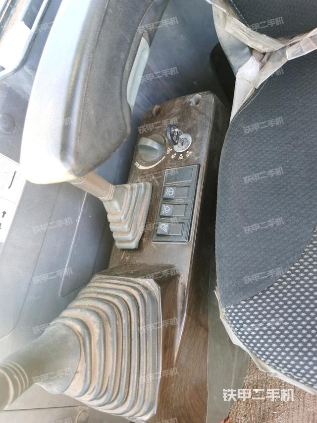 右側(cè)履帶整體?(行走機構(gòu)) 右側(cè)履帶整體?(行走機構(gòu))