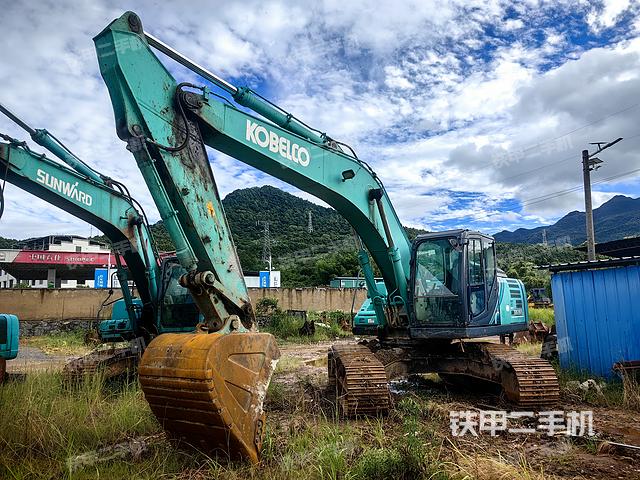 神钢SK260LC-10挖掘机