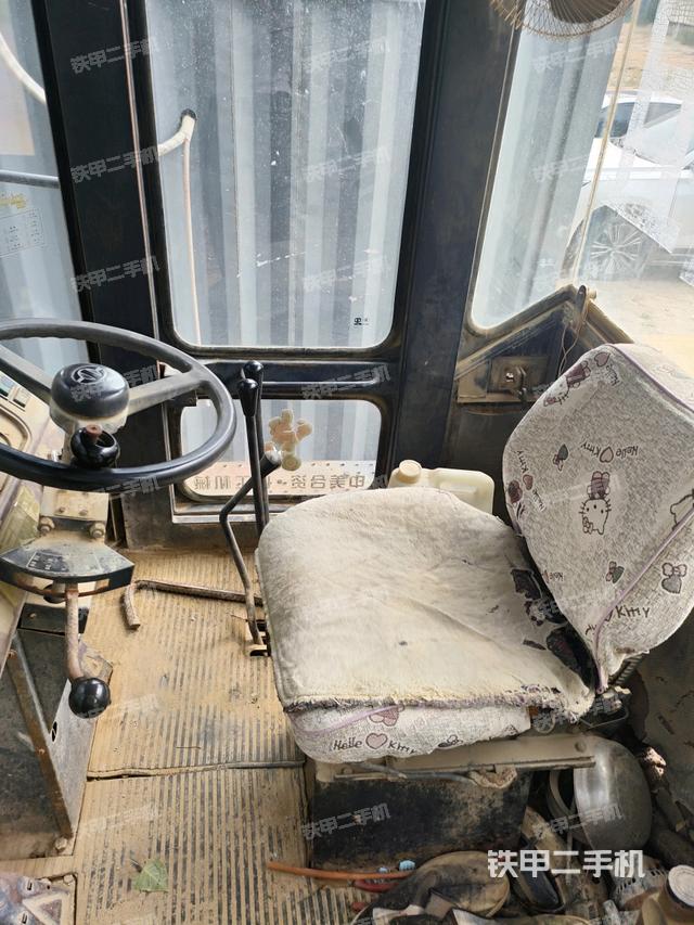 驾驶室内部（驾驶室部分）