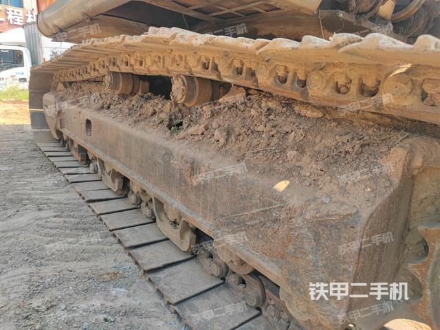 右側(cè)履帶整體(行走機構(gòu)) 右側(cè)履帶整體(行走機構(gòu))