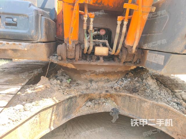 轉(zhuǎn)盤和下車架正前(工作和回轉(zhuǎn)裝置) 轉(zhuǎn)盤和下車架正前(工作和回轉(zhuǎn)裝置)