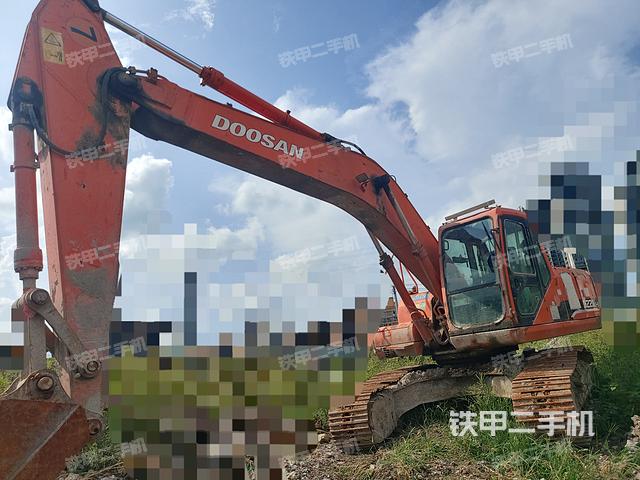 斗山DH220LC-7挖掘机