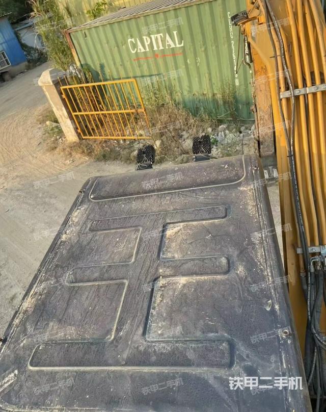 驾驶室顶部(整机外观) 驾驶室顶部(整机外观)