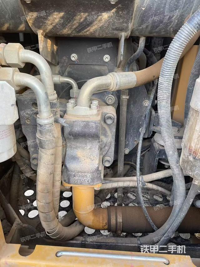 液压泵舱室正面整体(整机外观) 液压泵舱室正面整体(整机外观)