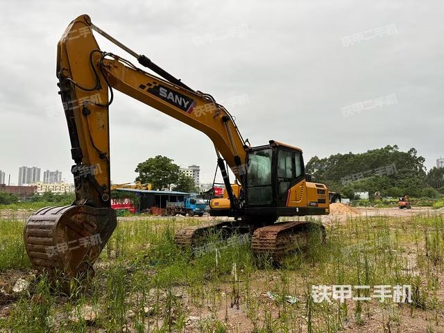 三一重工SY215H挖掘機(jī)