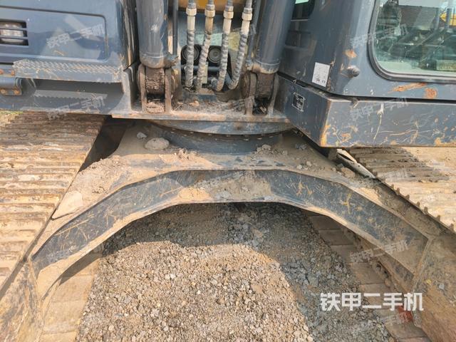 轉(zhuǎn)盤和下車架正前（工作和回轉(zhuǎn)裝置）