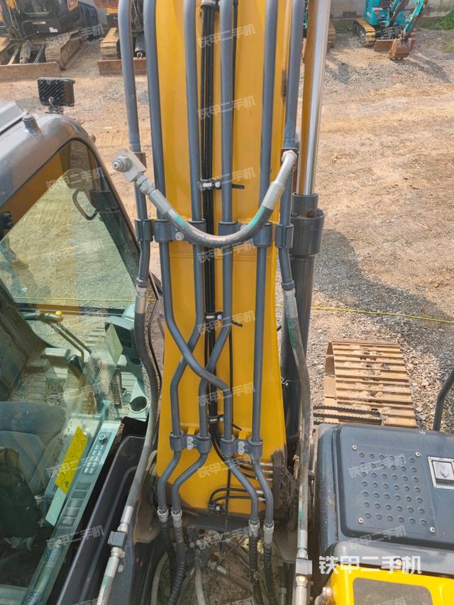 大臂背部俯視（工作和回轉(zhuǎn)裝置）