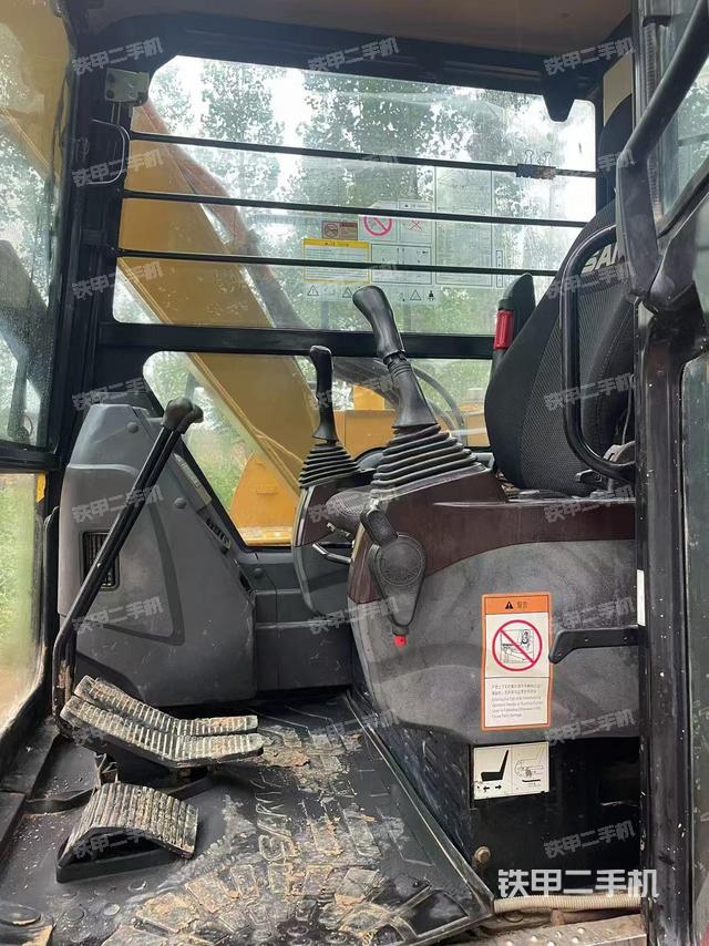 驾驶室顶部（整机外观）