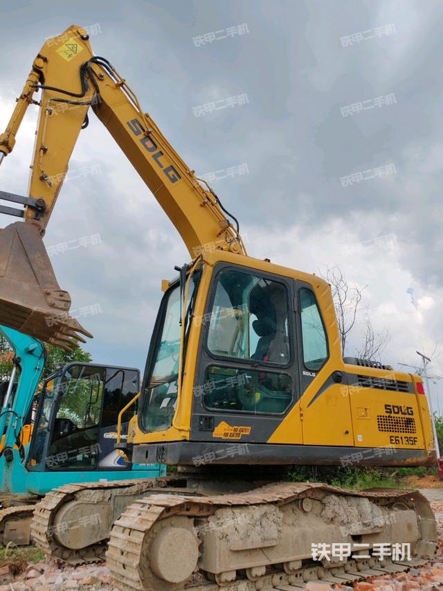 山東臨工E6135F挖掘機(jī)