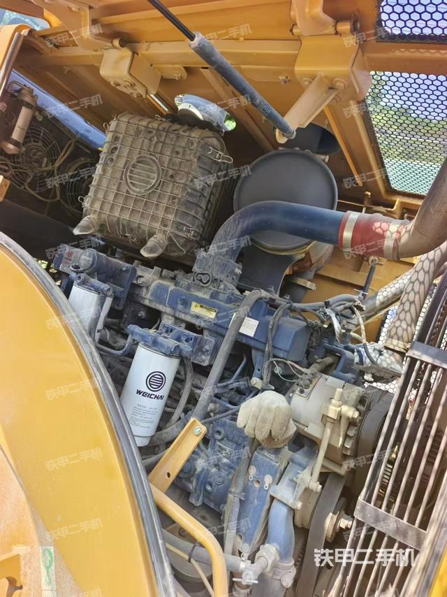 发动机右侧(整机外观及大件) 发动机右侧(整机外观及大件)