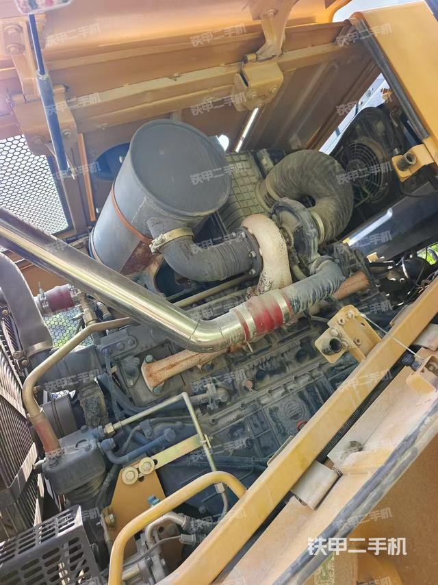 发动机左侧(整机外观及大件) 发动机左侧(整机外观及大件)