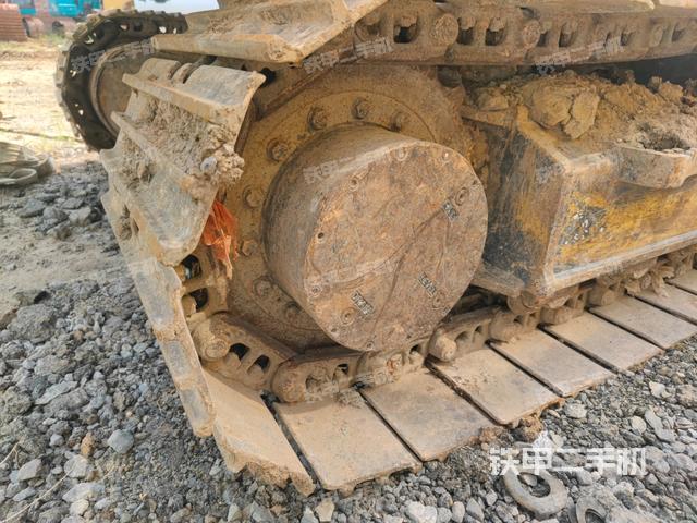 左驅(qū)動輪（行走機構(gòu)）