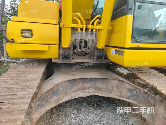 轉(zhuǎn)盤(pán)和下車(chē)架正前(工作和回轉(zhuǎn)裝置) 轉(zhuǎn)盤(pán)和下車(chē)架正前(工作和回轉(zhuǎn)裝置)